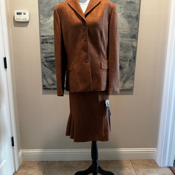 Le Suit Rust Brown Blazer and Skirt Set with Patterned Scarf (new) Size 14 - Picture 5 of 11